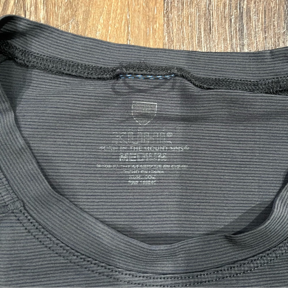 Kuhl Valiant T-Shirt Men Medium Gray Performance Outdoor Baselayer Merino Wool - Picture 4 of 6